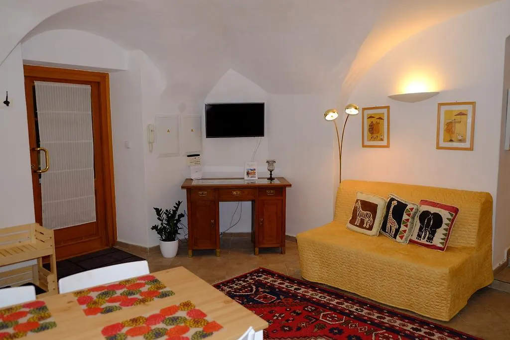 Apartment At The Golden Ram Prag