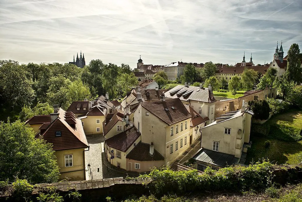 Apartment At The Golden Ram Prag