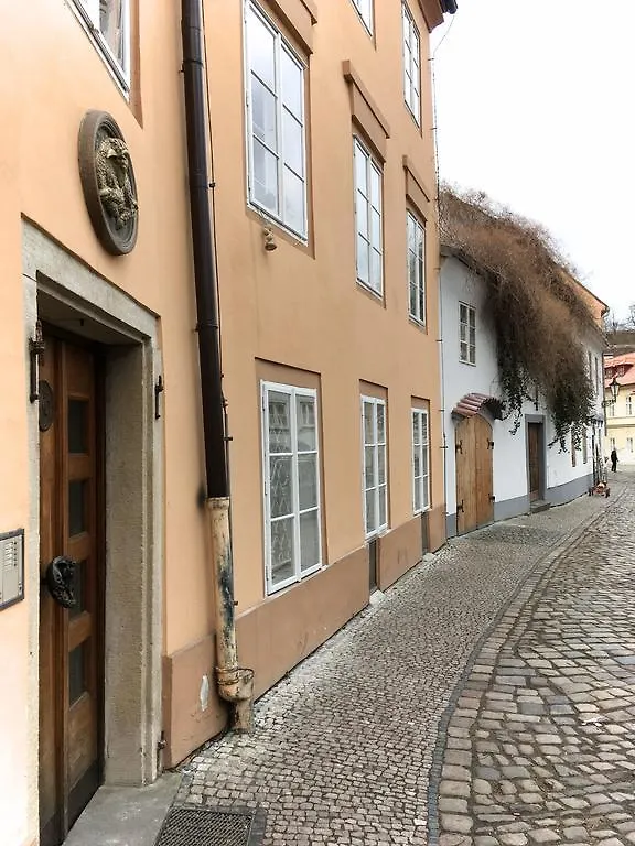 Apartment At The Golden Ram Prague
